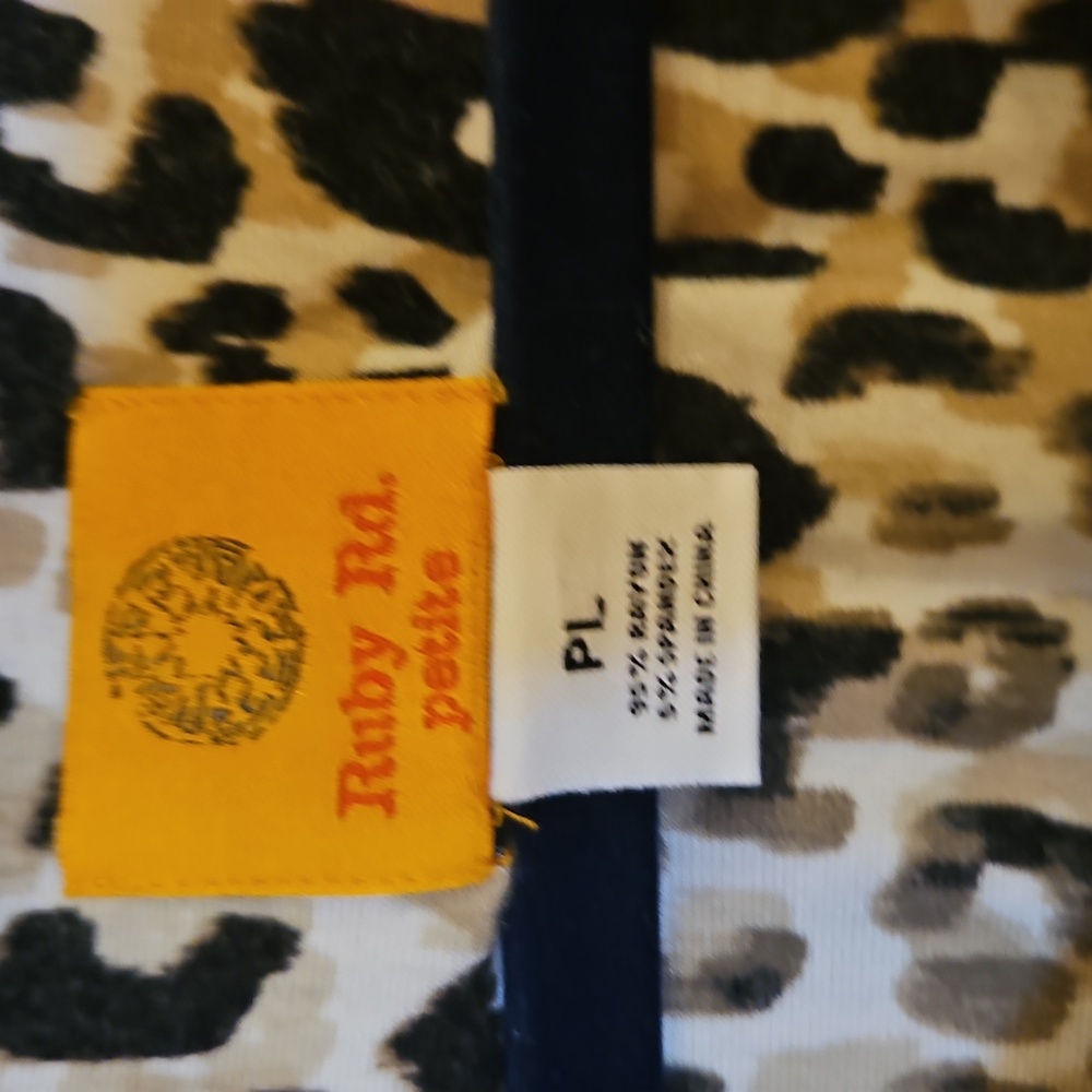 Like new Ruby Rd leopard print top PL - Picture 2 of 5